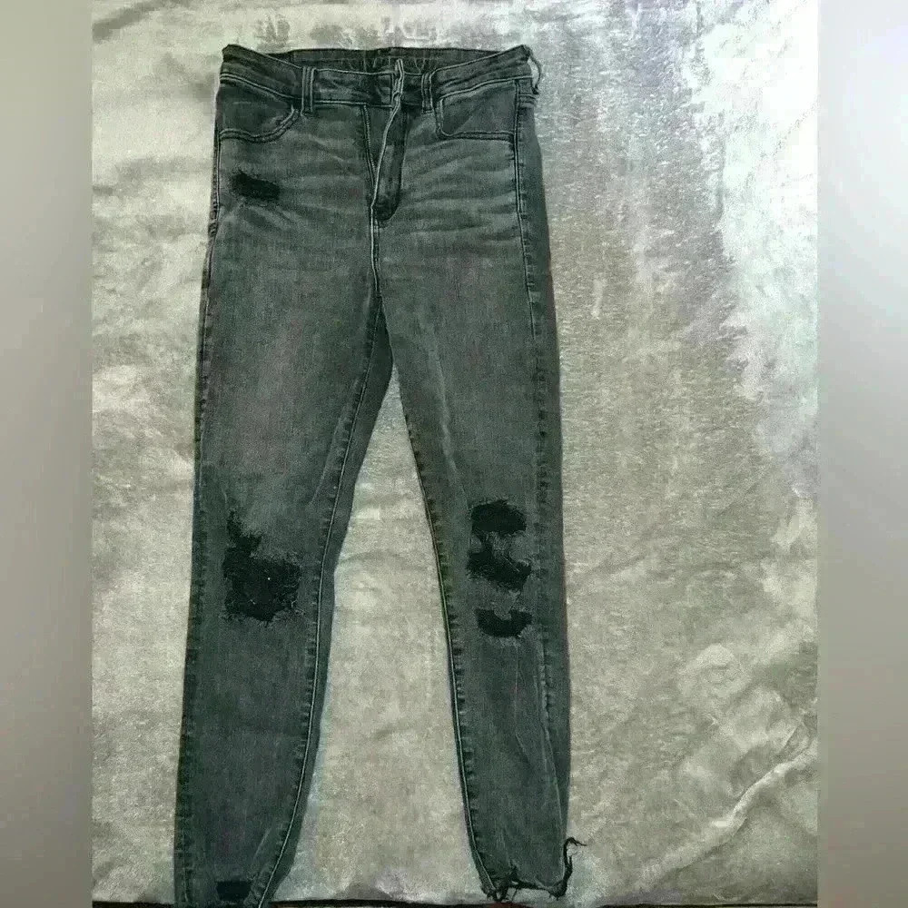 AMERICAN EAGLE next level stretch size 8 regular - black ripped high rise